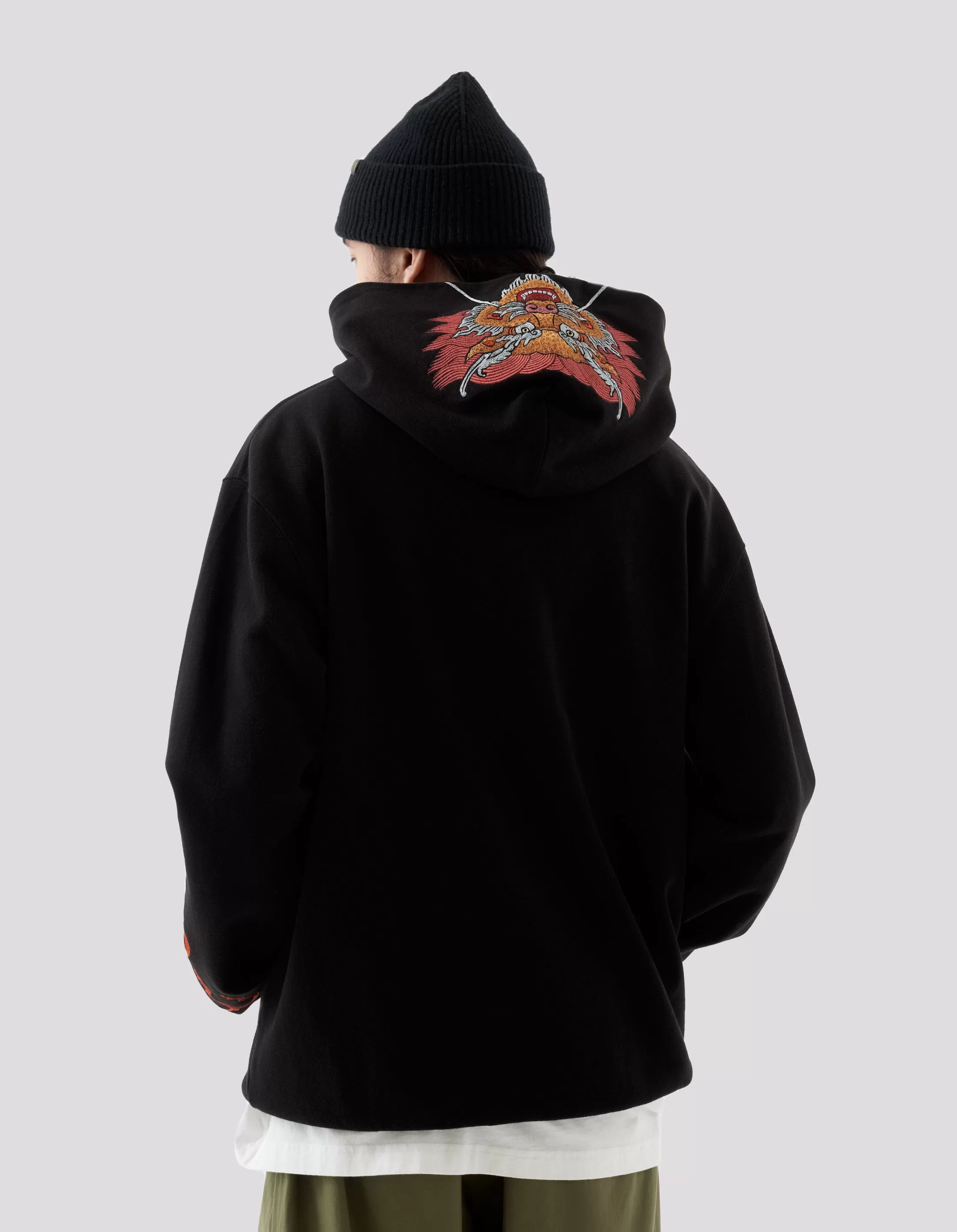 5016 Abundance Dragon Hooded Sweat Black