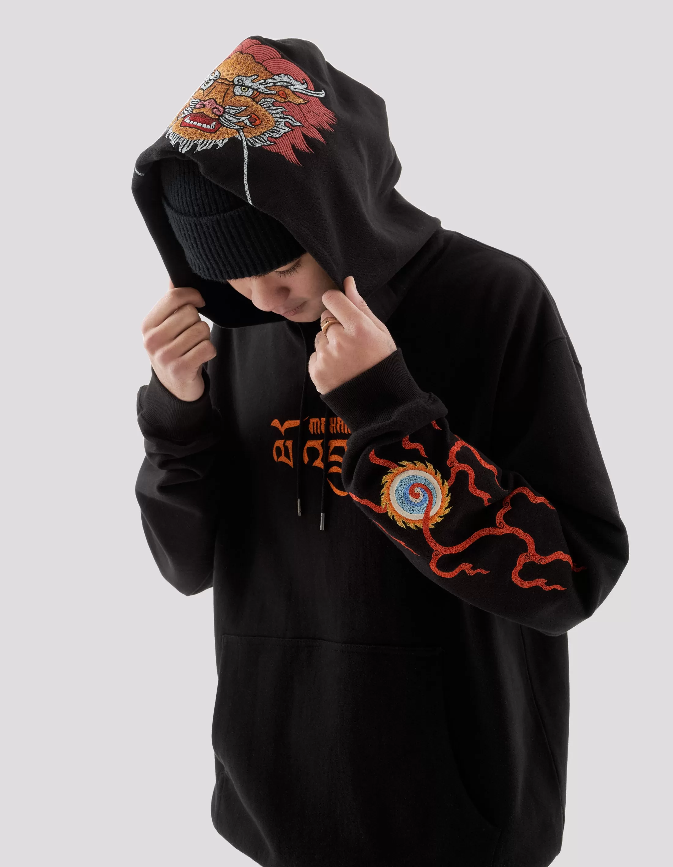 5016 Abundance Dragon Hooded Sweat Black