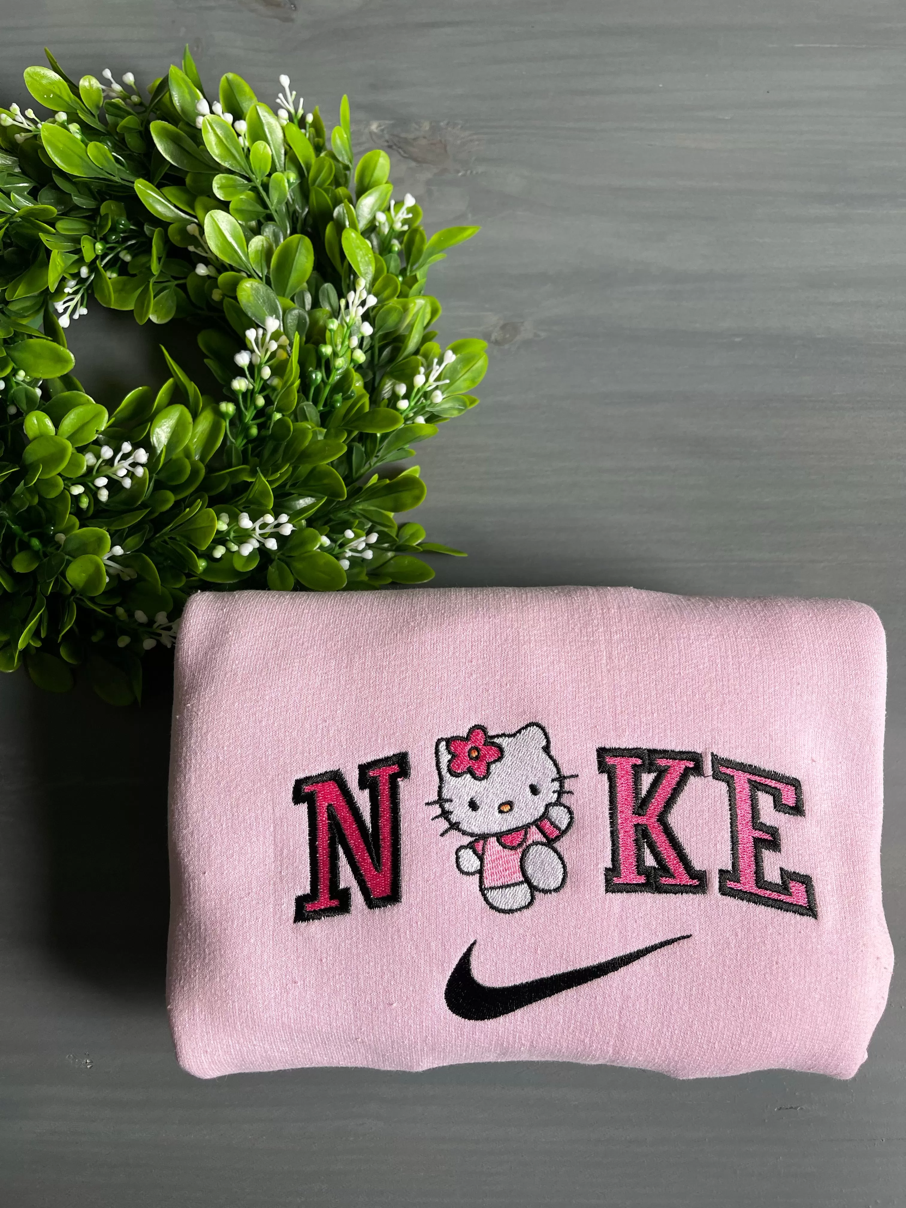 Hello Kitty x Nîke embroidered sweatshirt