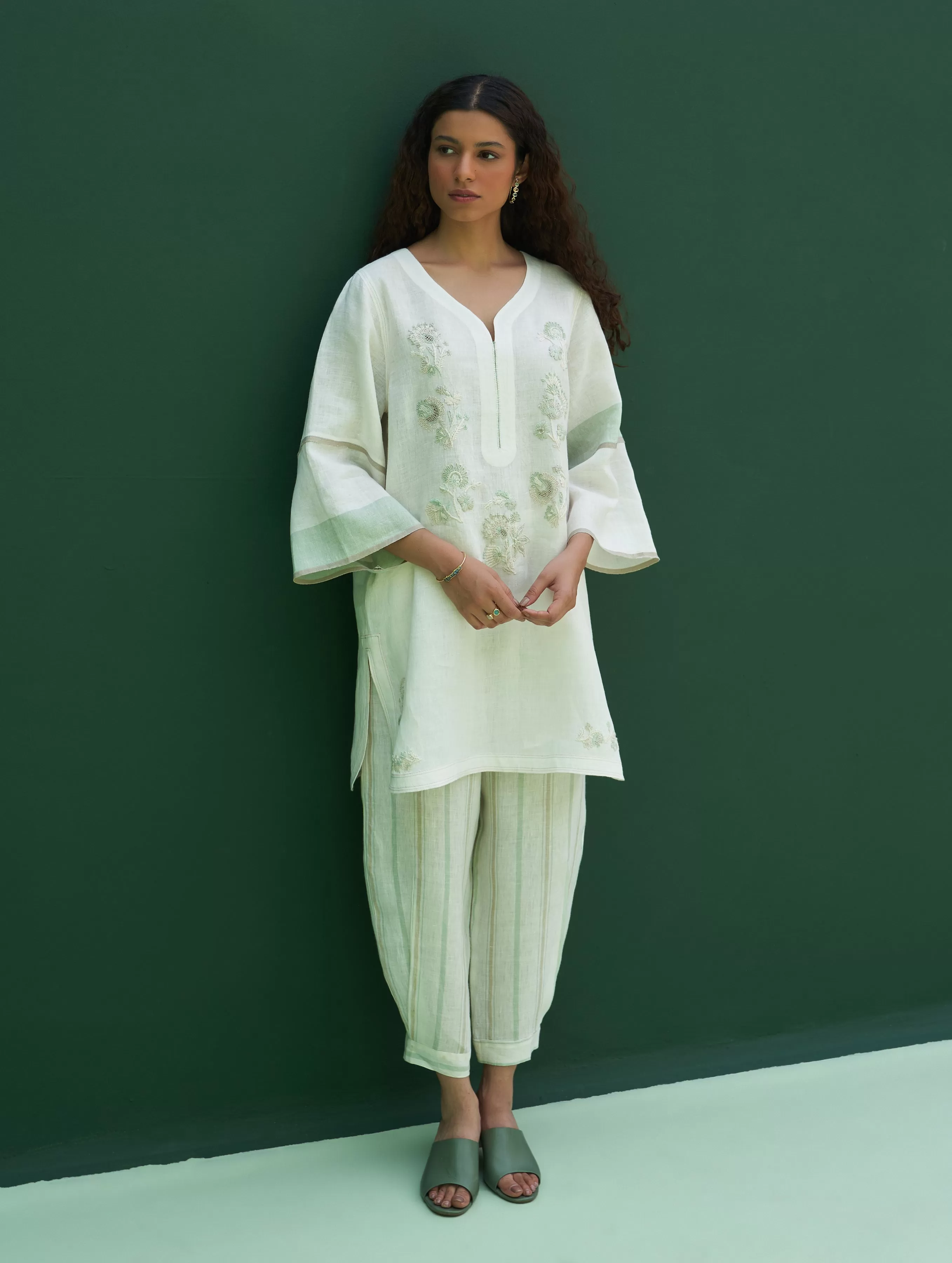 Insha Hand-Embroidered Kurta - Ivory