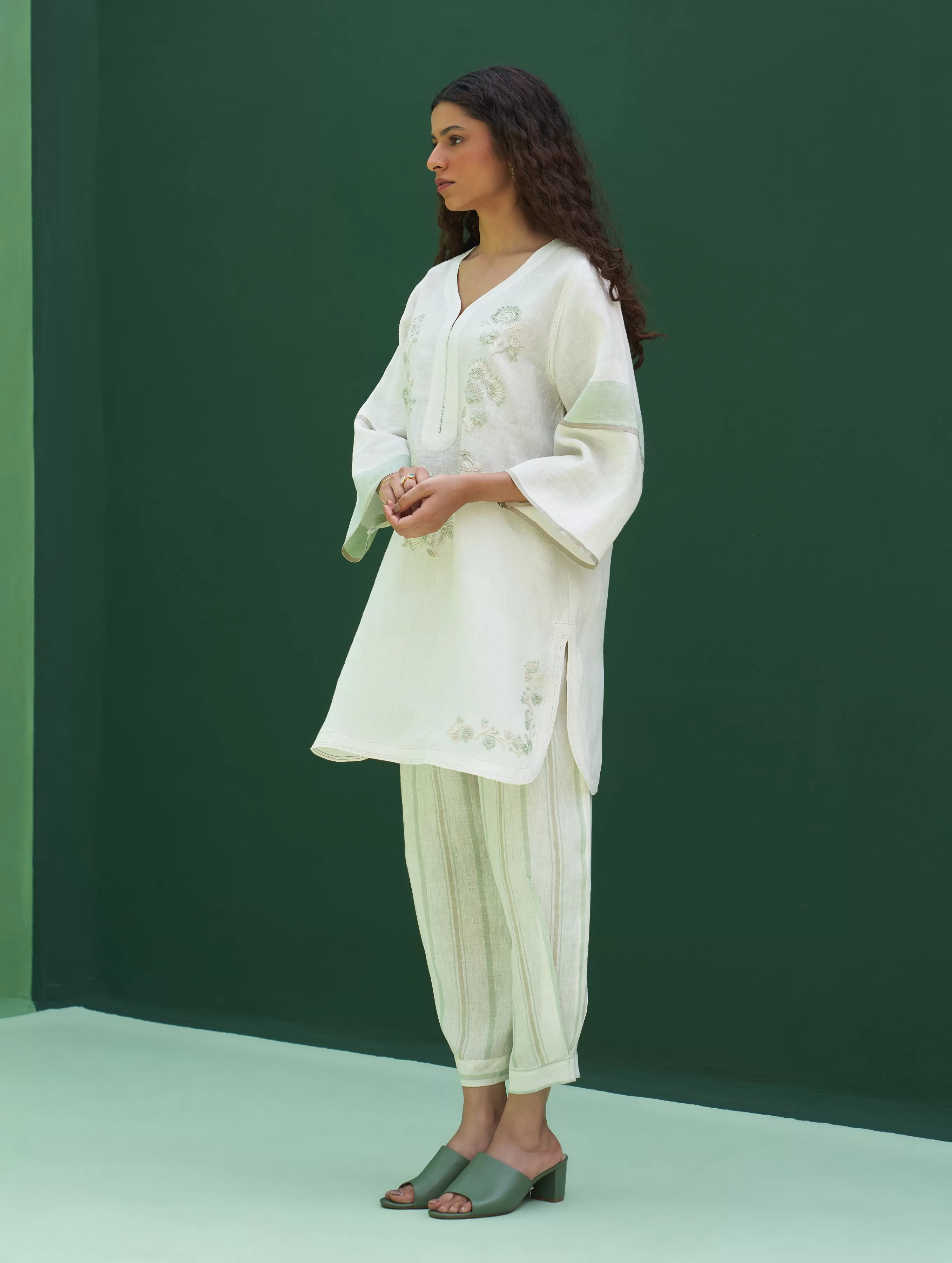 Insha Hand-Embroidered Kurta - Ivory