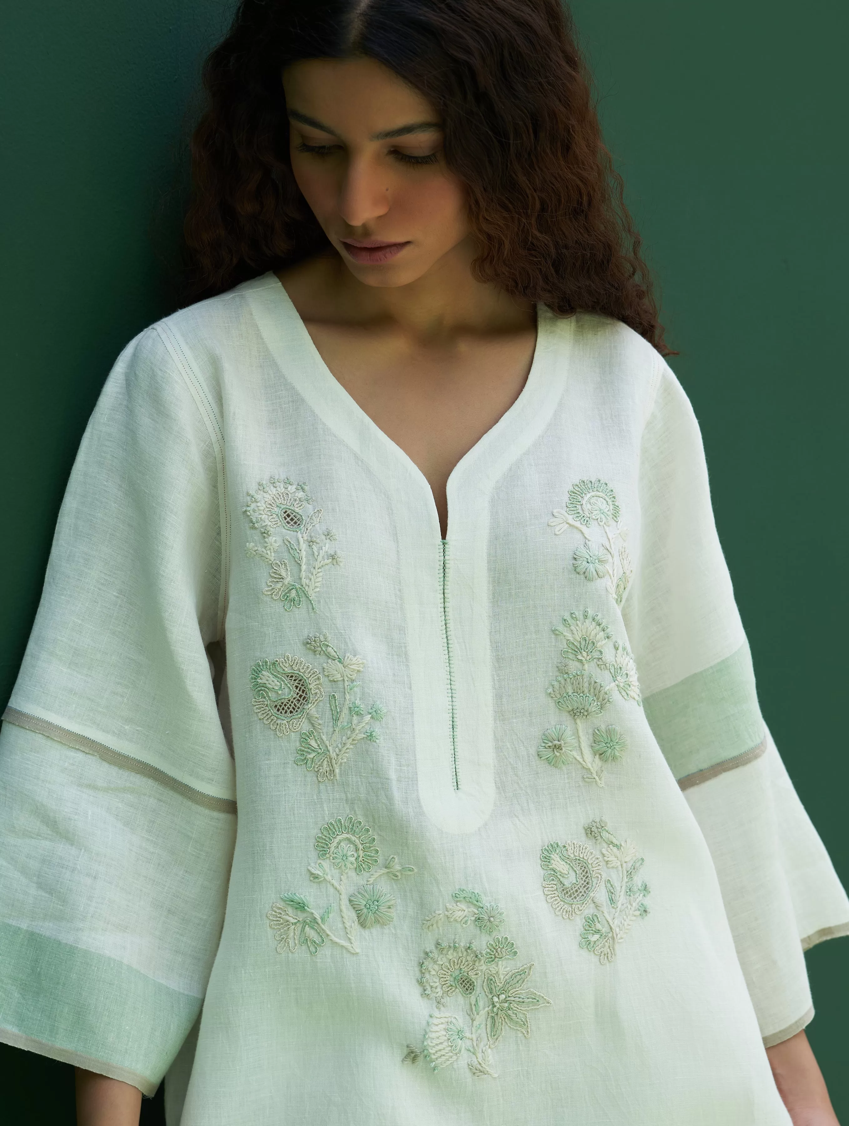 Insha Hand-Embroidered Kurta - Ivory