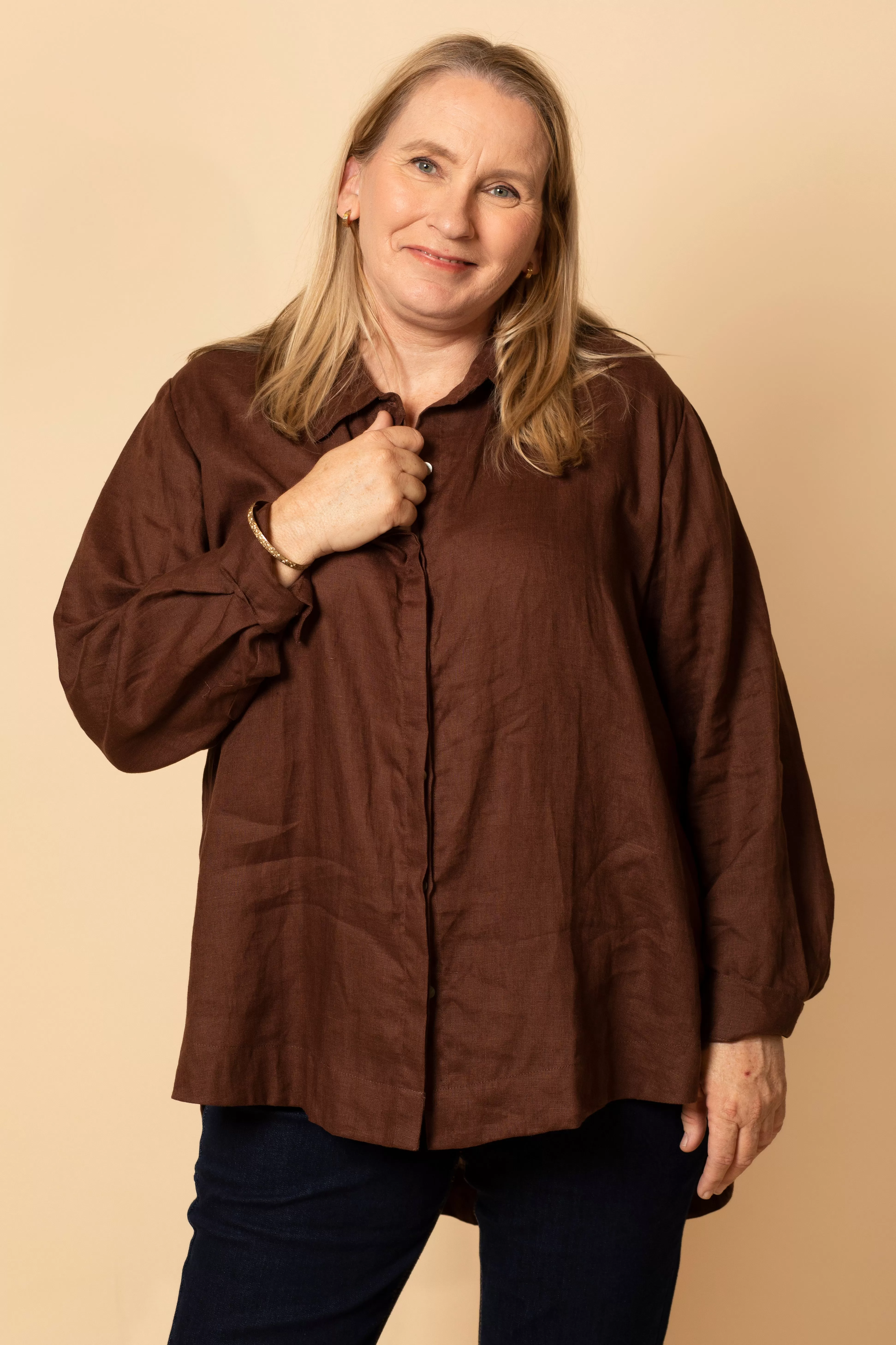 Oversized Linen Boyfriend Shirt in Raisin