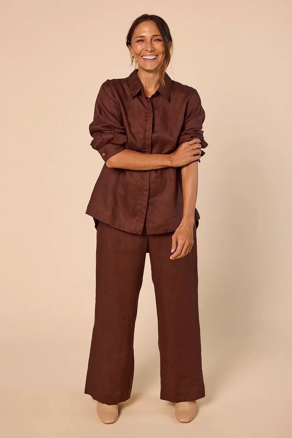 Oversized Linen Boyfriend Shirt in Raisin