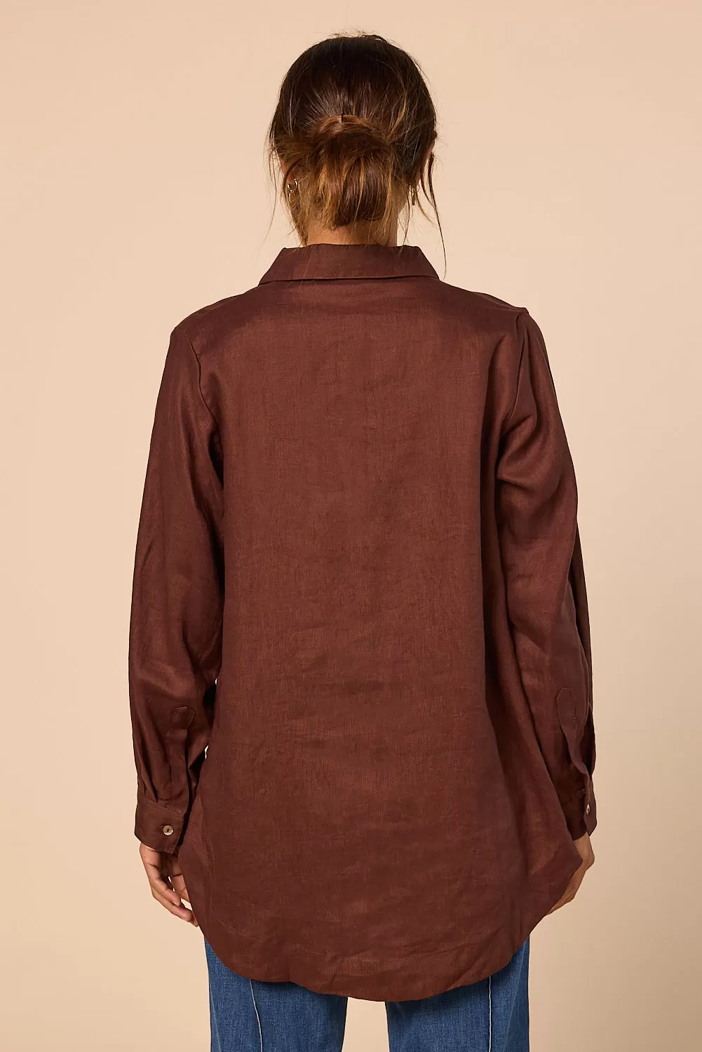 Oversized Linen Boyfriend Shirt in Raisin